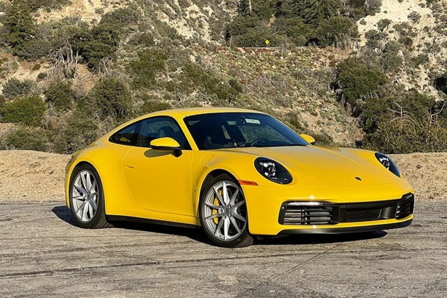 «Сгорел» на афере: водитель поджёг свой Porsche ради страховки и попал на видео